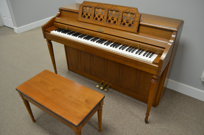 1973 Wurlitzer spinet piano, oak - Upright - Spinet Pianos